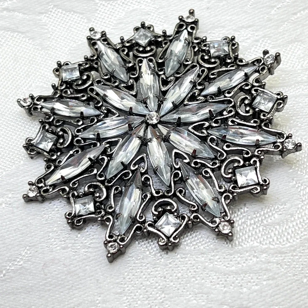 Vintage Clear Ornate Rhinestone Starburst Snowflake Silver Gunmetal Tone Brooch